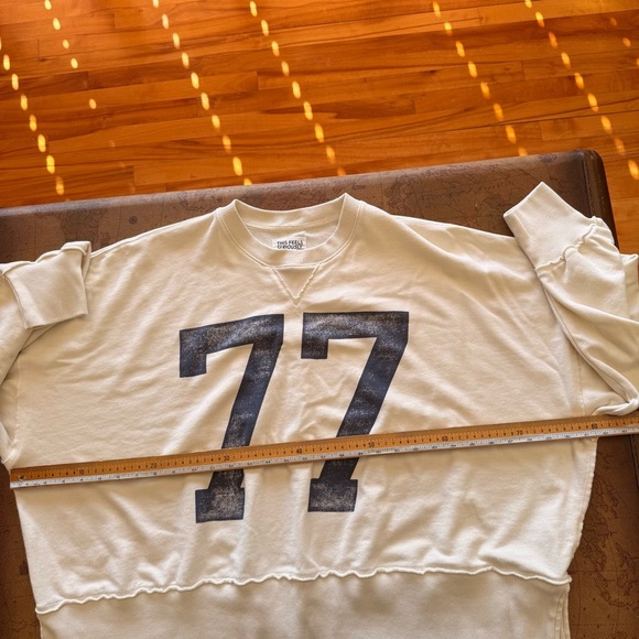 AE Big Hug Graphic Crew Neck Size Large - Picture 5 of 9